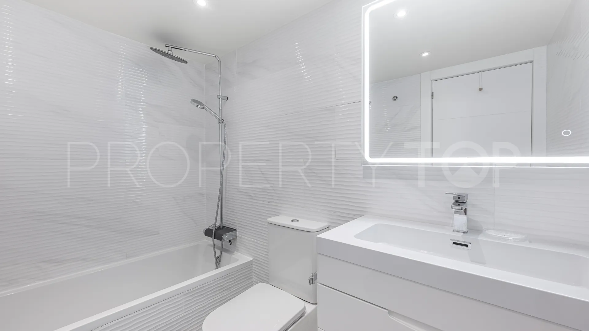 Comprar apartamento planta baja con 2 dormitorios en Jardines de las Lomas