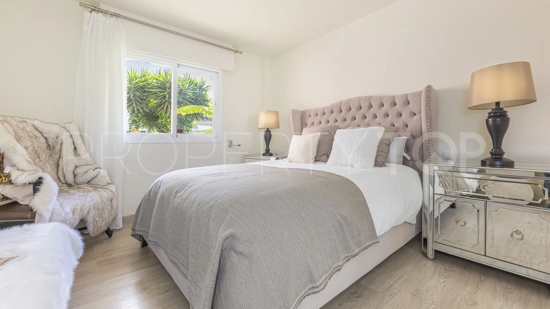 Comprar apartamento planta baja con 2 dormitorios en Jardines de las Lomas