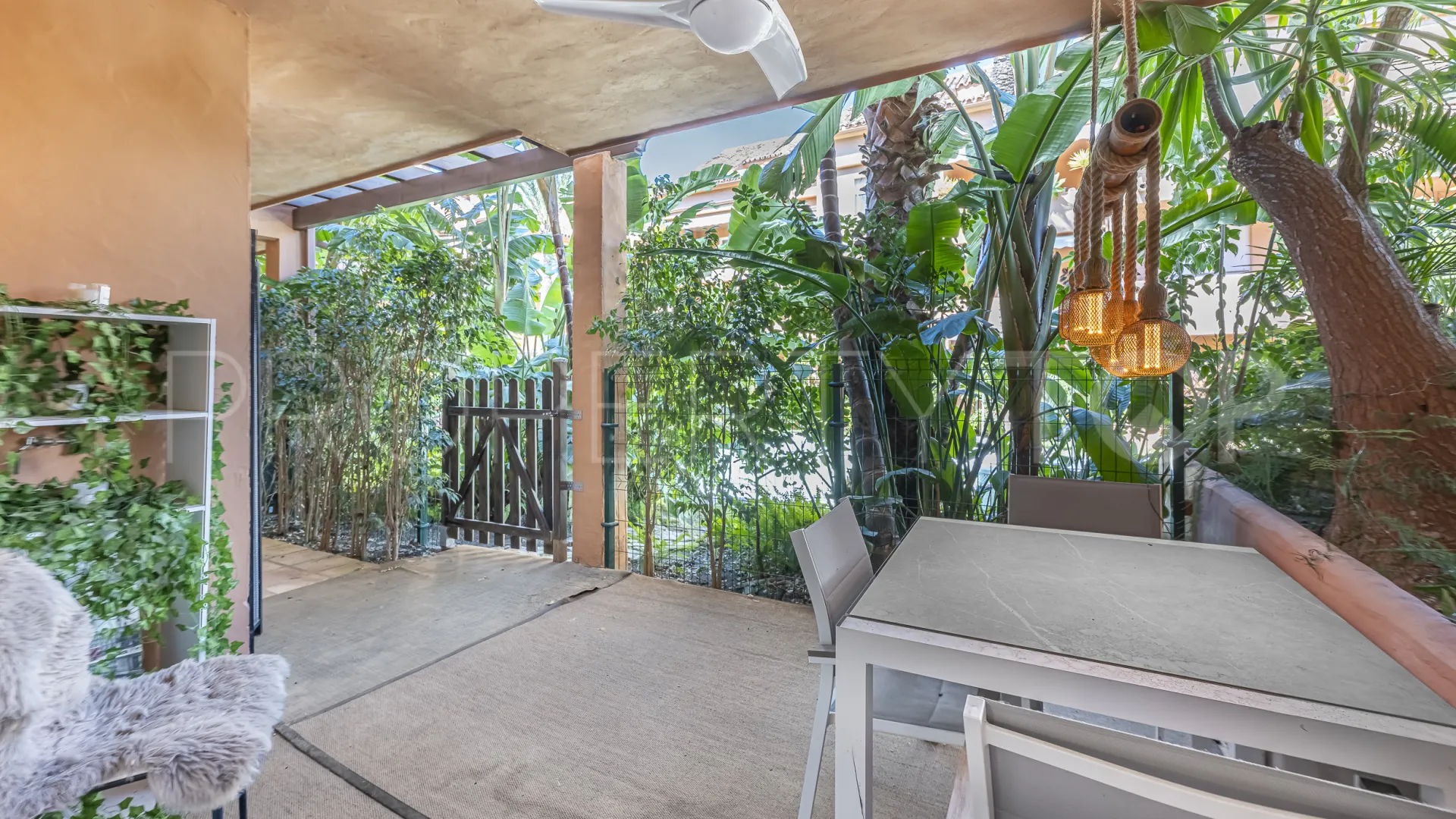 Comprar apartamento planta baja con 2 dormitorios en Jardines de las Lomas