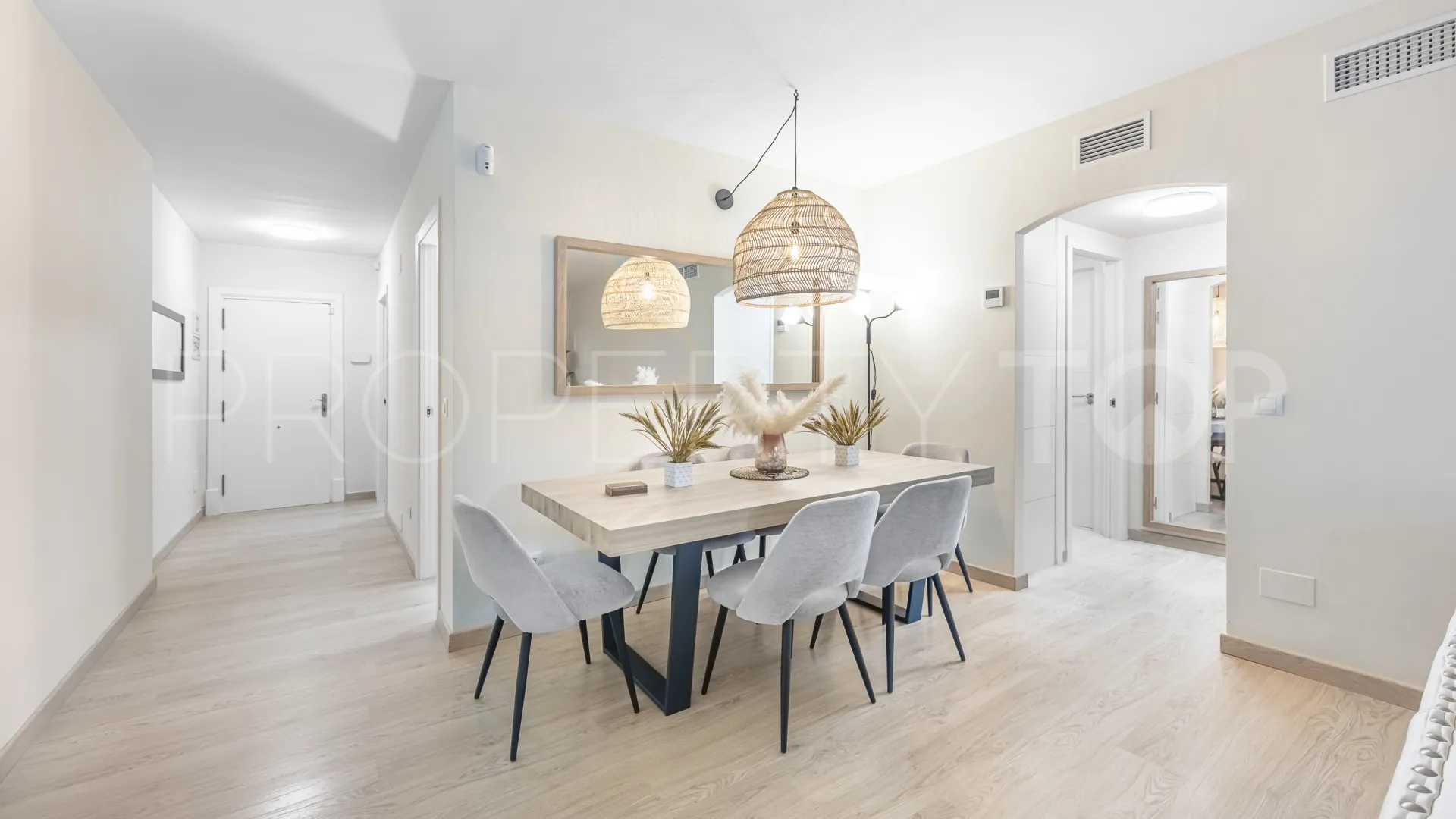 Comprar apartamento planta baja con 2 dormitorios en Jardines de las Lomas