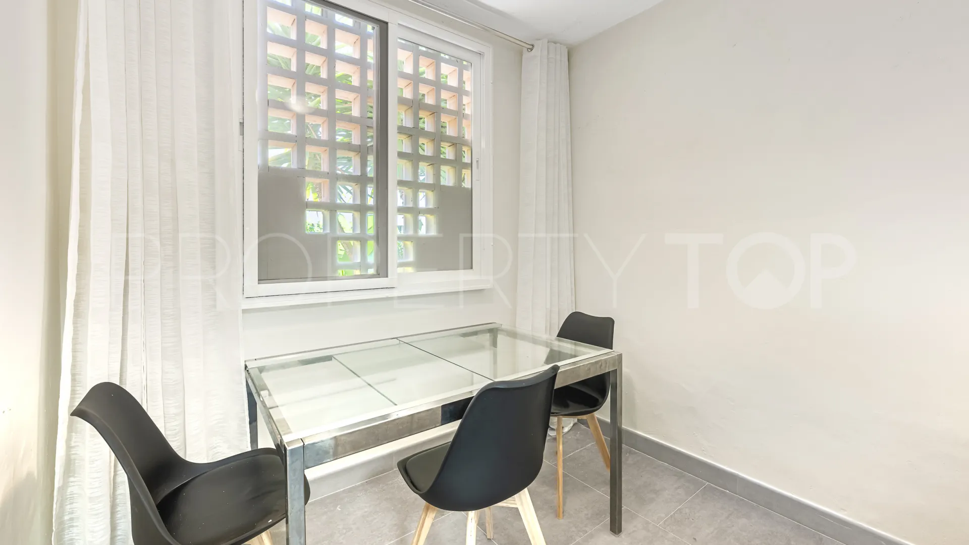 Comprar apartamento planta baja con 2 dormitorios en Jardines de las Lomas