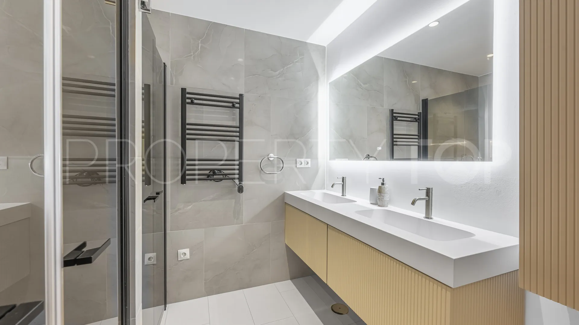Apartamento en venta en Kings Hills