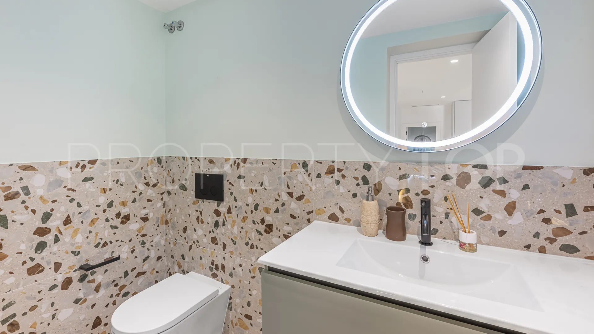 Apartamento en venta en Kings Hills
