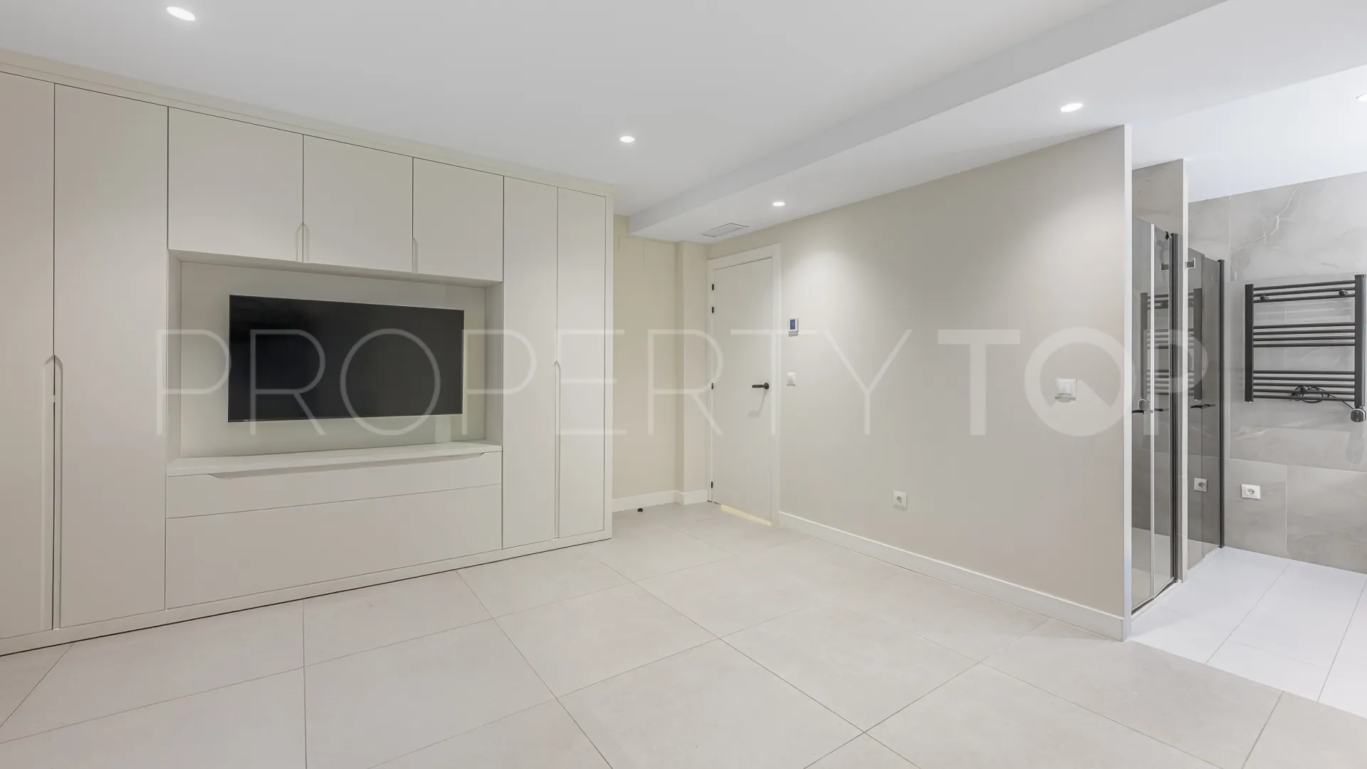 Apartamento en venta en Kings Hills