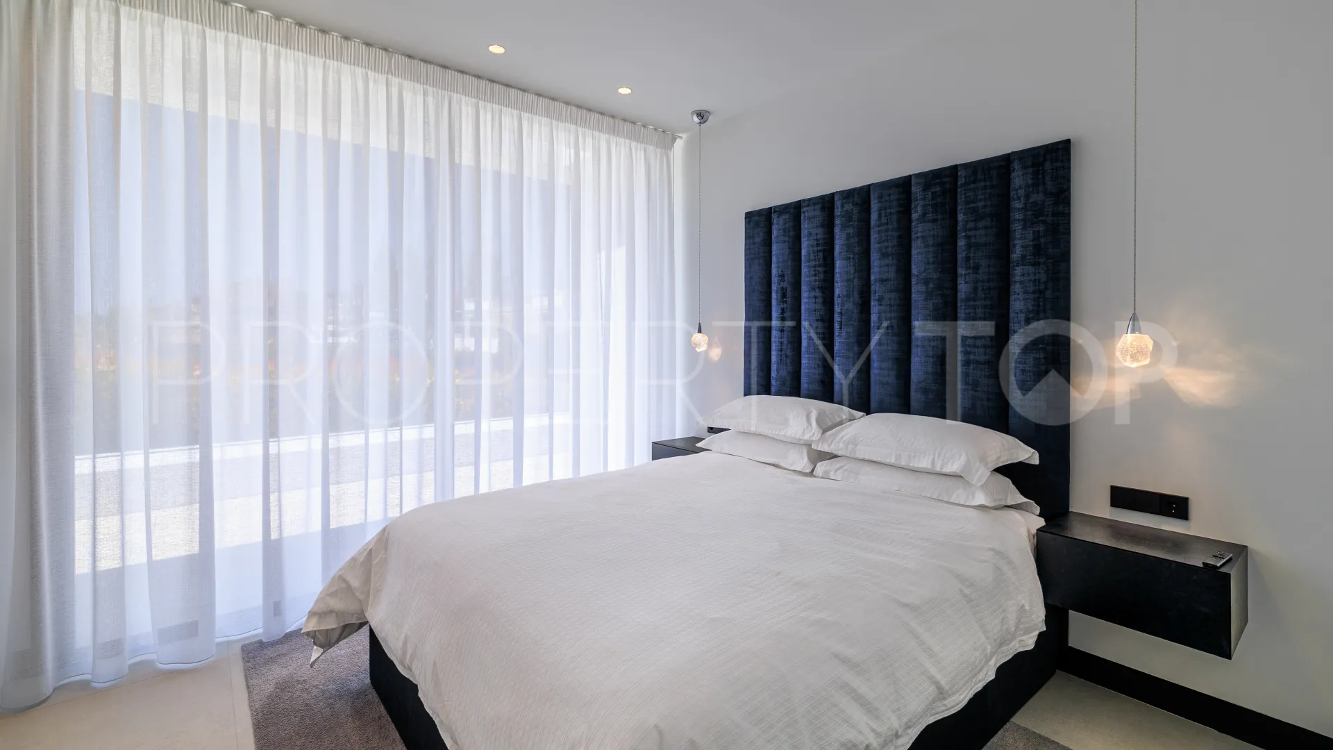 Las Lomas del Marbella Club, villa de 4 dormitorios a la venta