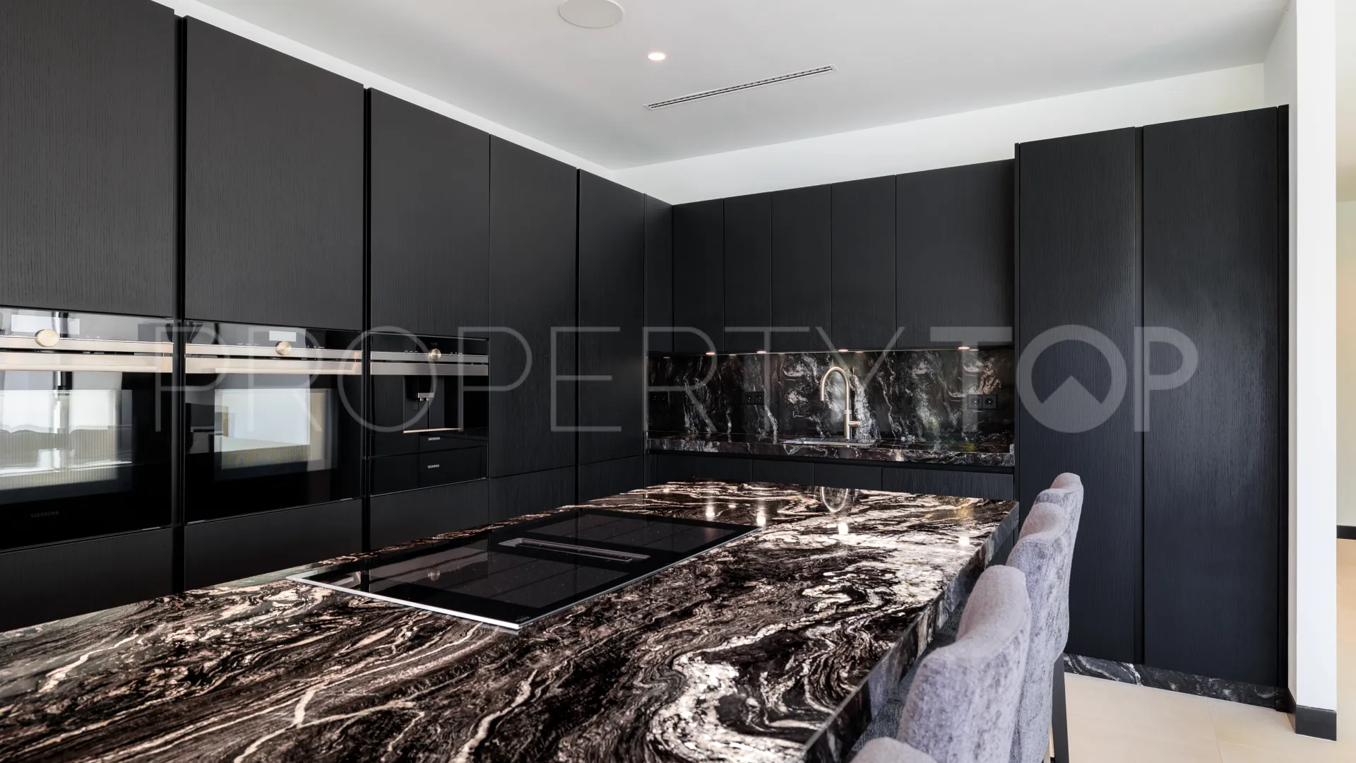 Las Lomas del Marbella Club, villa de 4 dormitorios a la venta