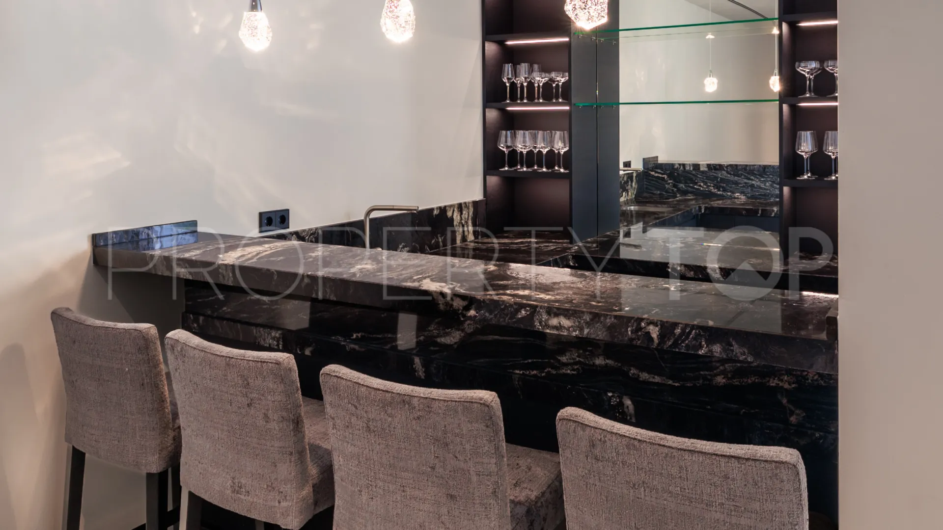Las Lomas del Marbella Club, villa de 4 dormitorios a la venta
