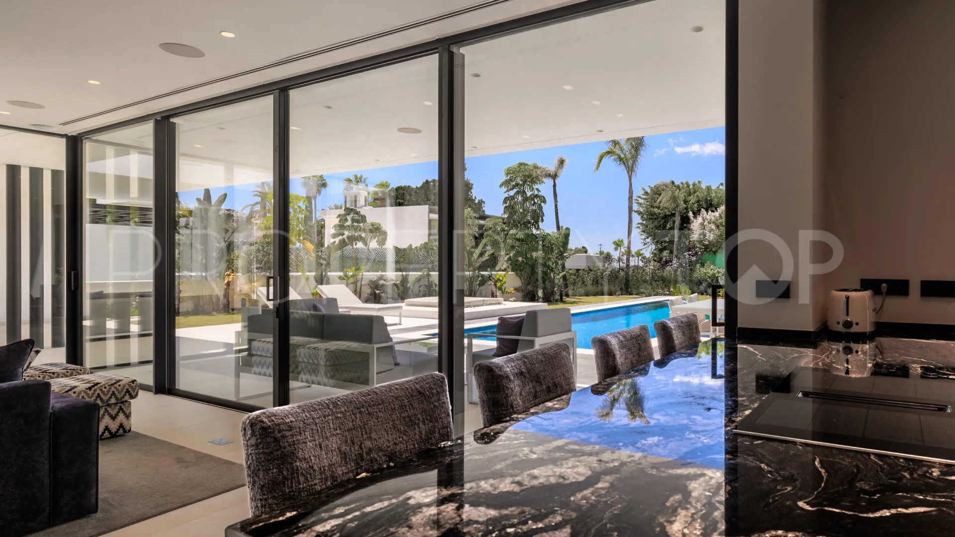 Las Lomas del Marbella Club, villa de 4 dormitorios a la venta
