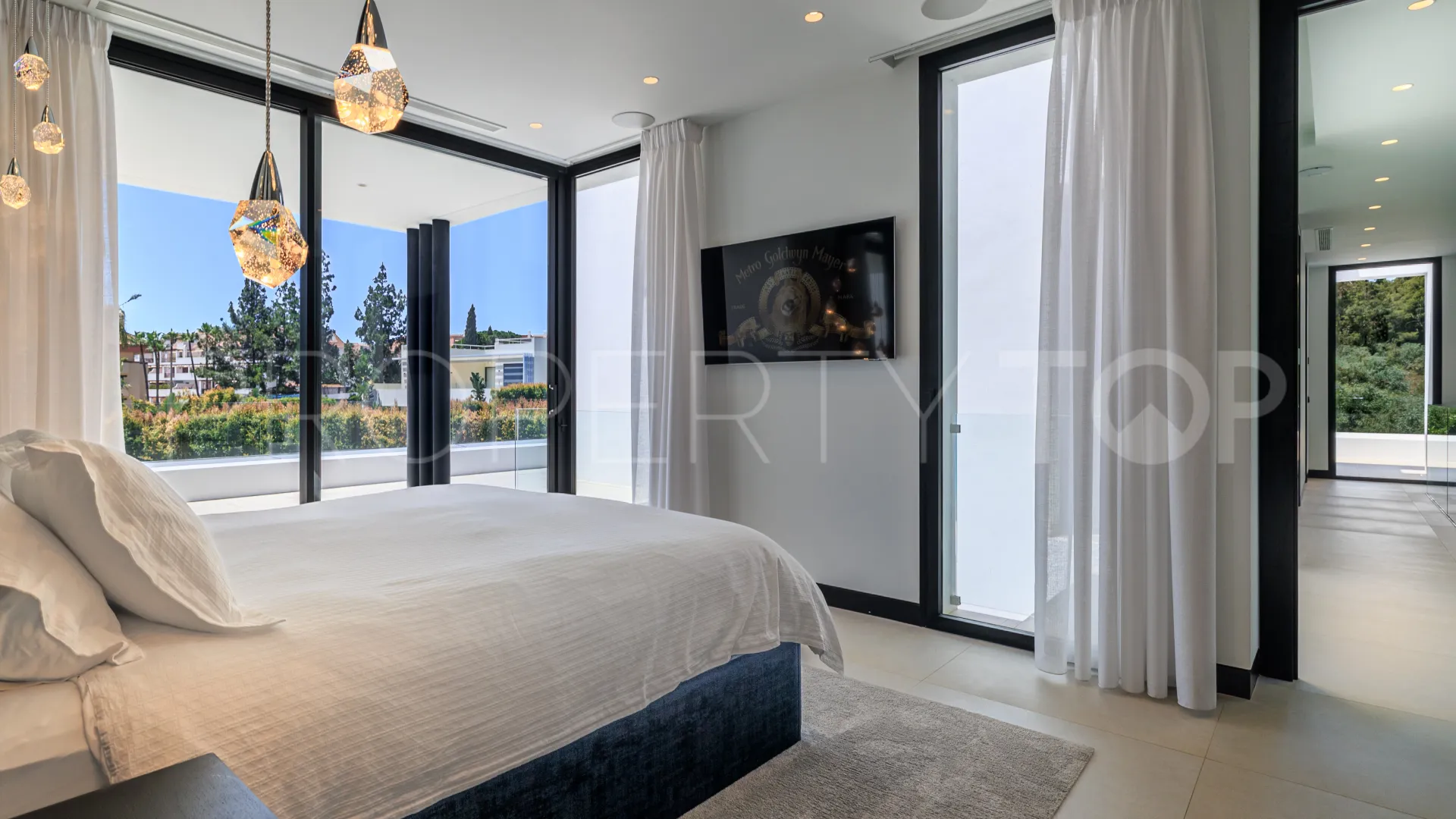 Las Lomas del Marbella Club, villa de 4 dormitorios a la venta