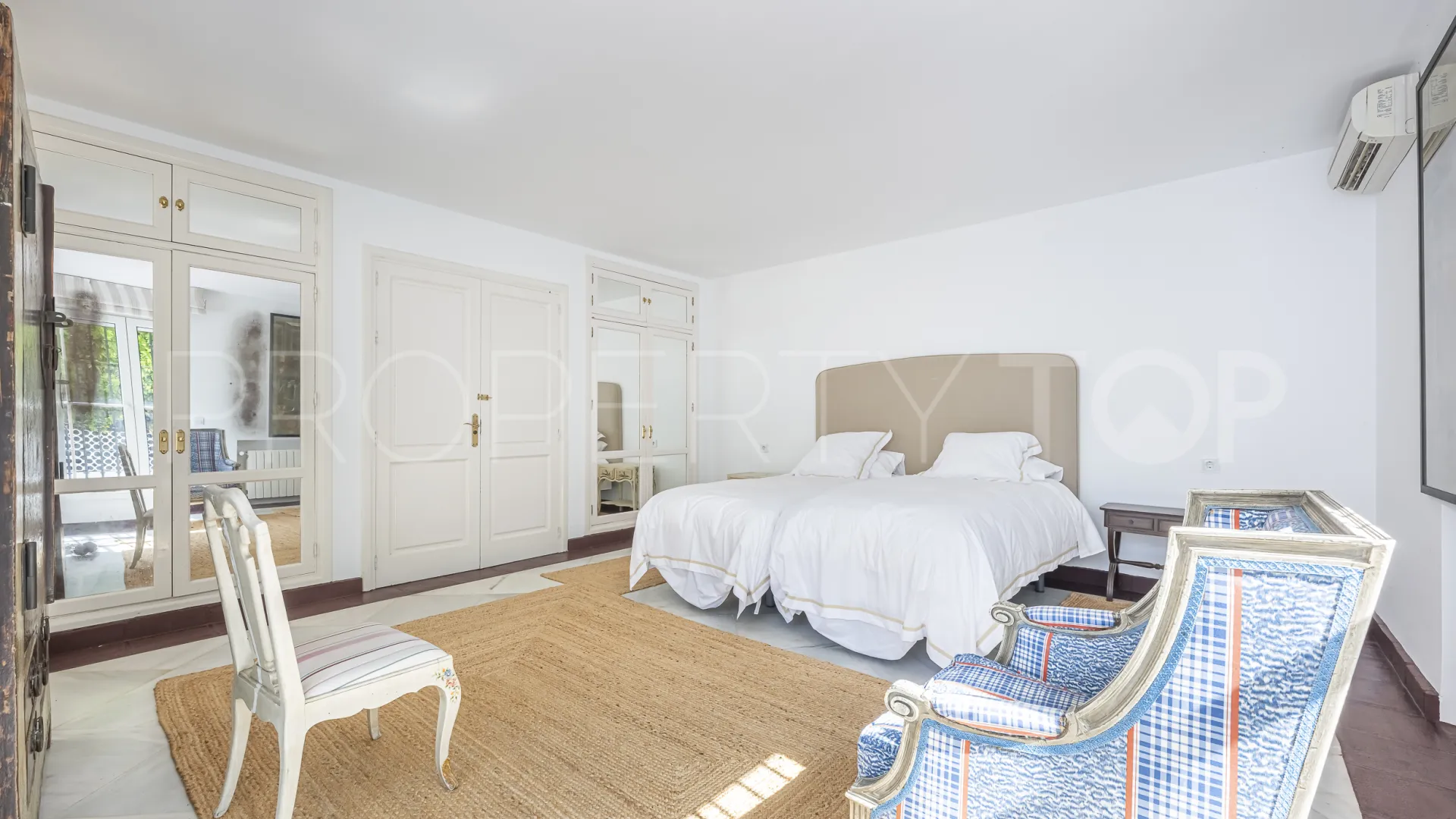 Se vende villa en Casasola