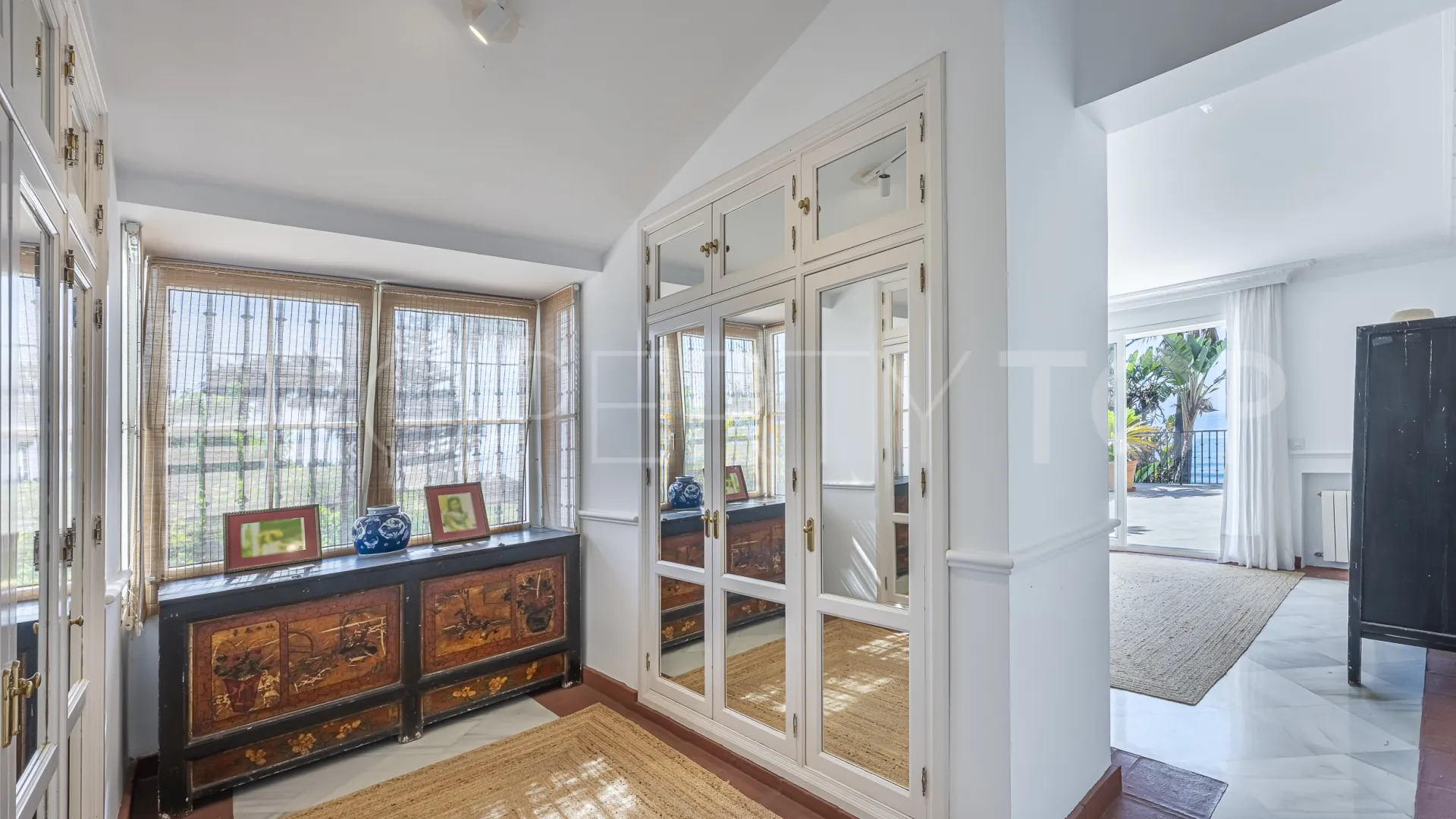 Se vende villa en Casasola