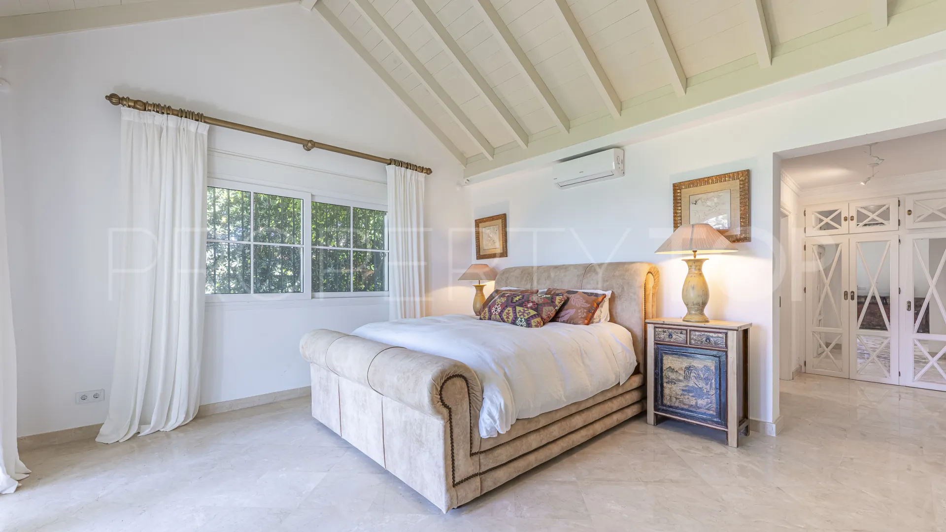Se vende villa en Casasola