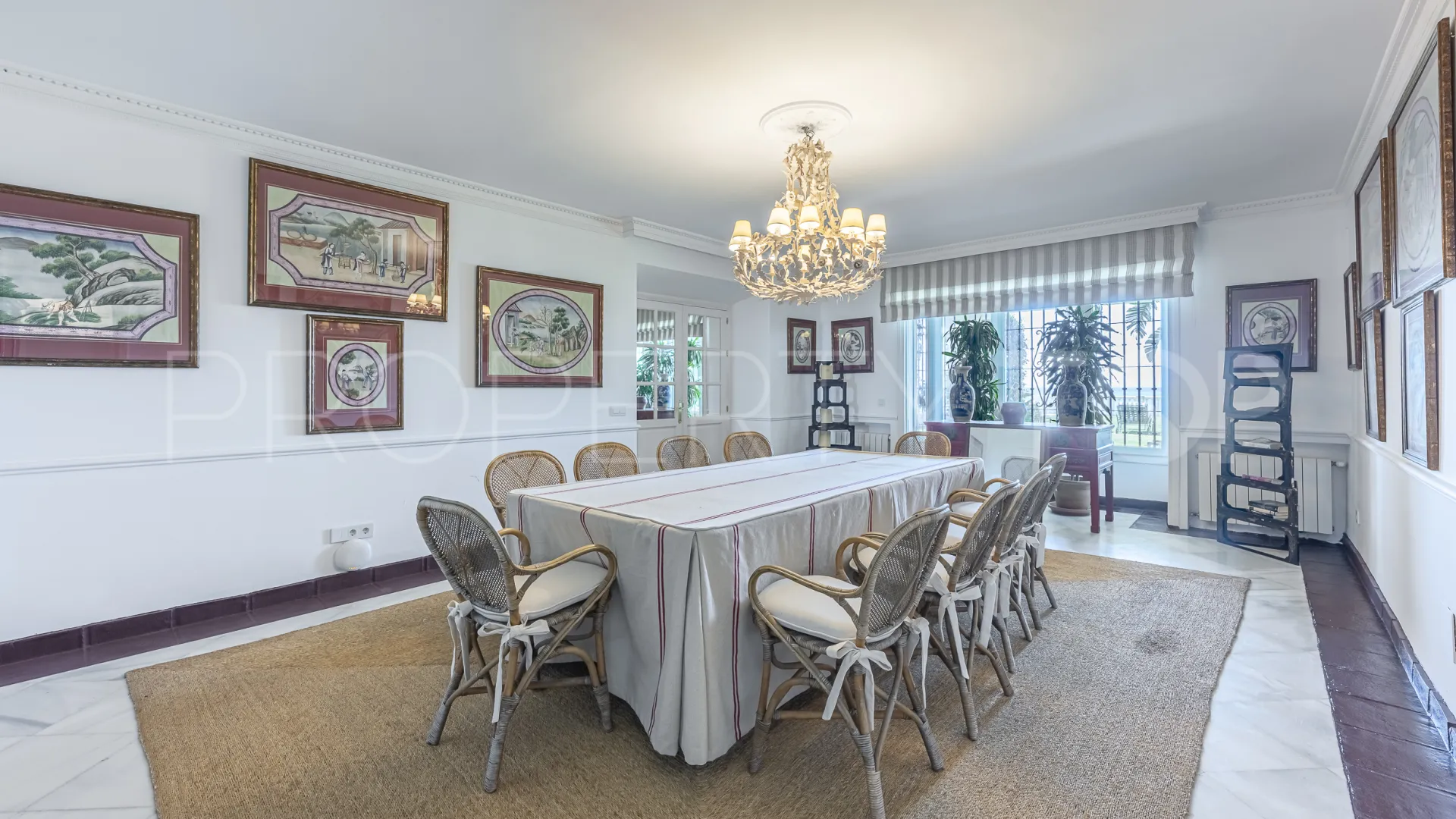Se vende villa en Casasola