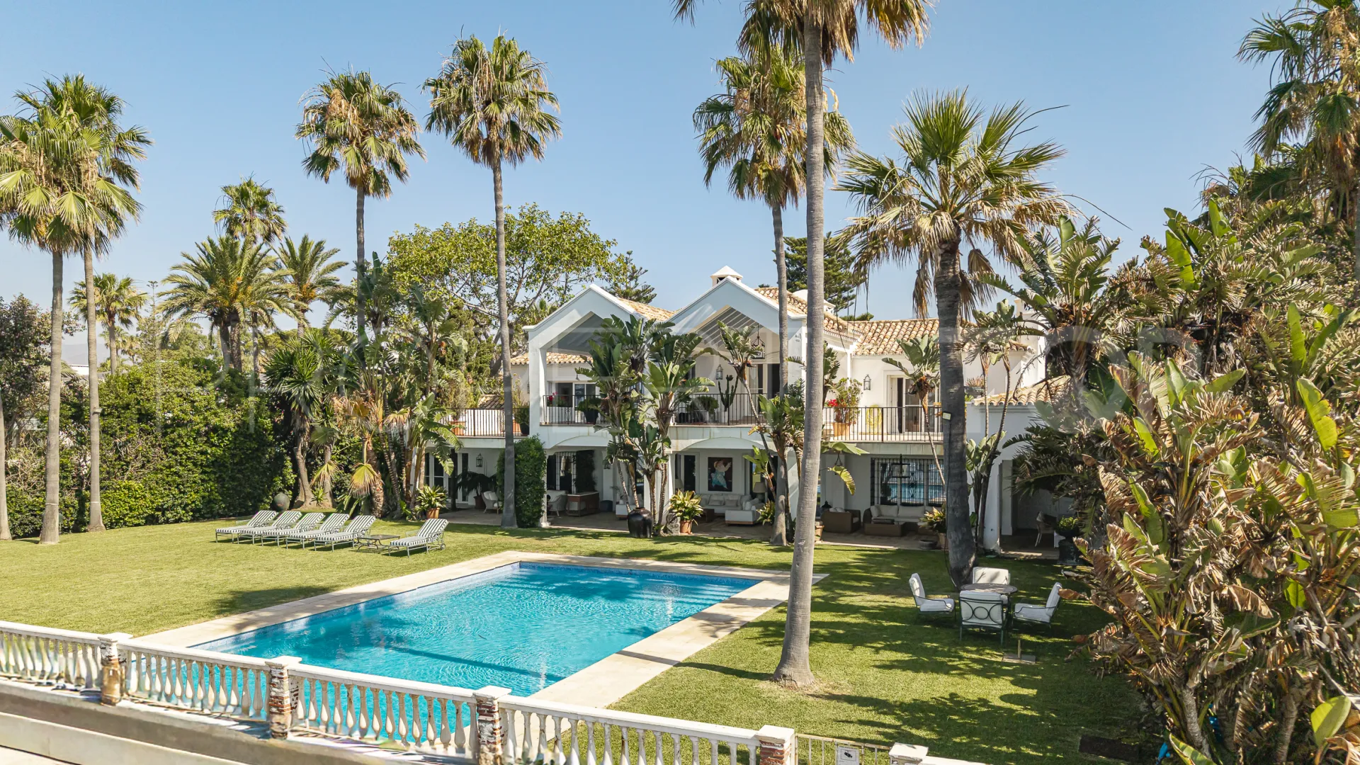 Se vende villa en Casasola