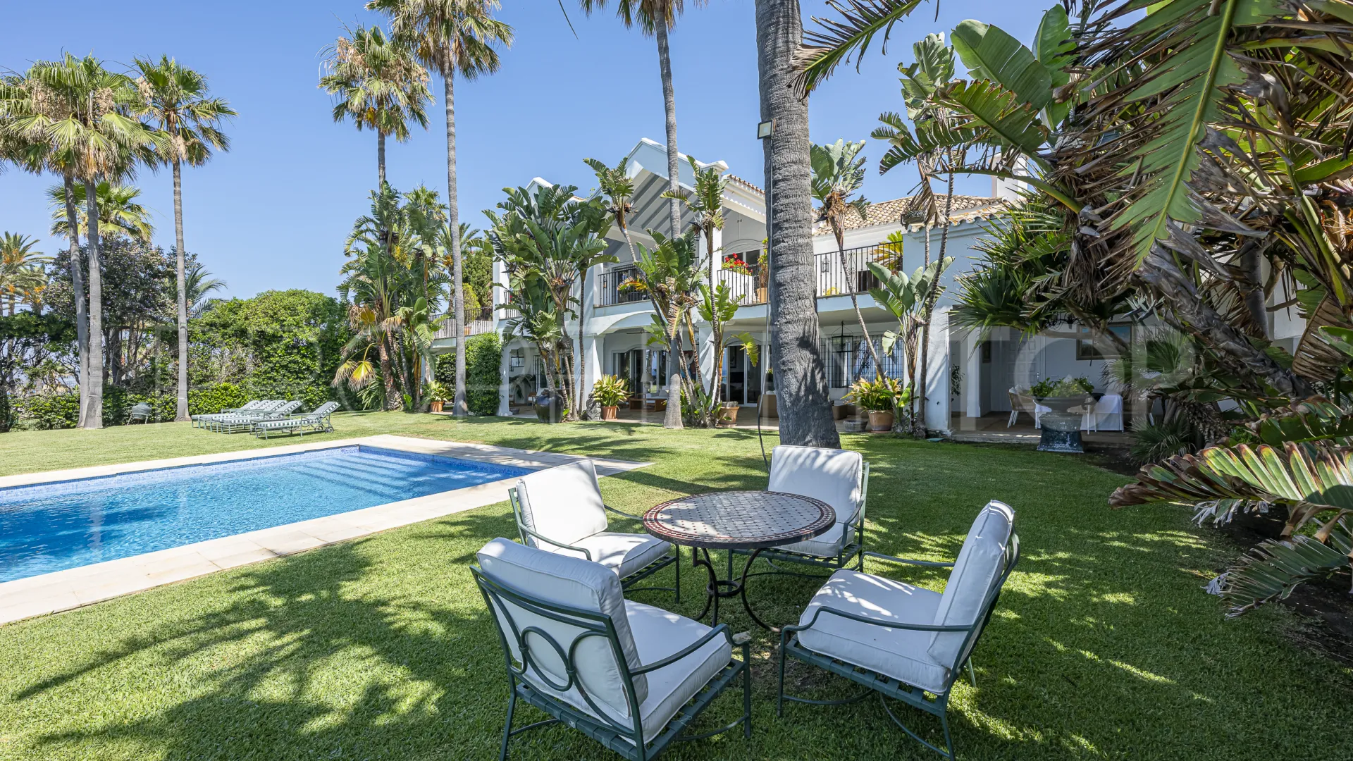 Se vende villa en Casasola