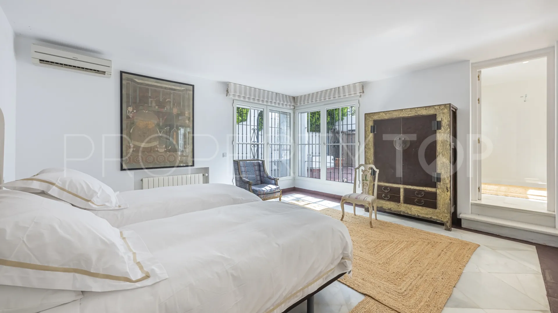 Se vende villa en Casasola
