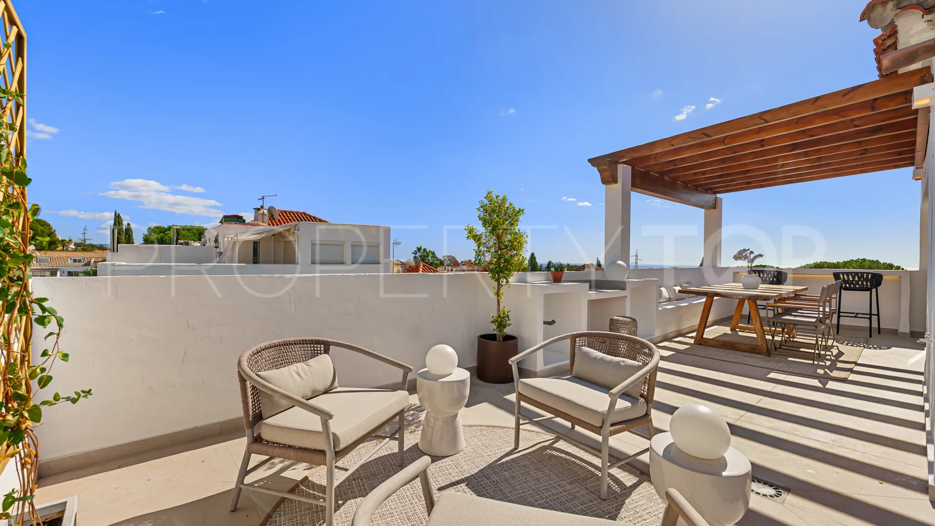Adosado en venta de 4 dormitorios en Marbella Golden Mile