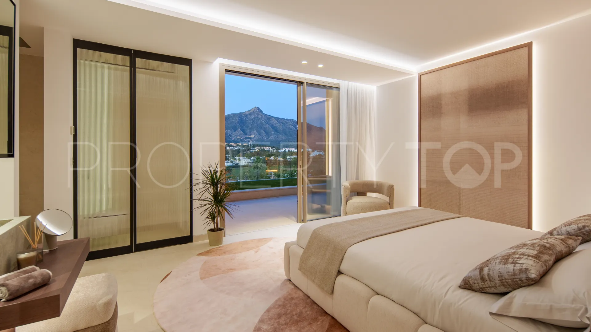 Nueva Andalucia, villa de 5 dormitorios en venta
