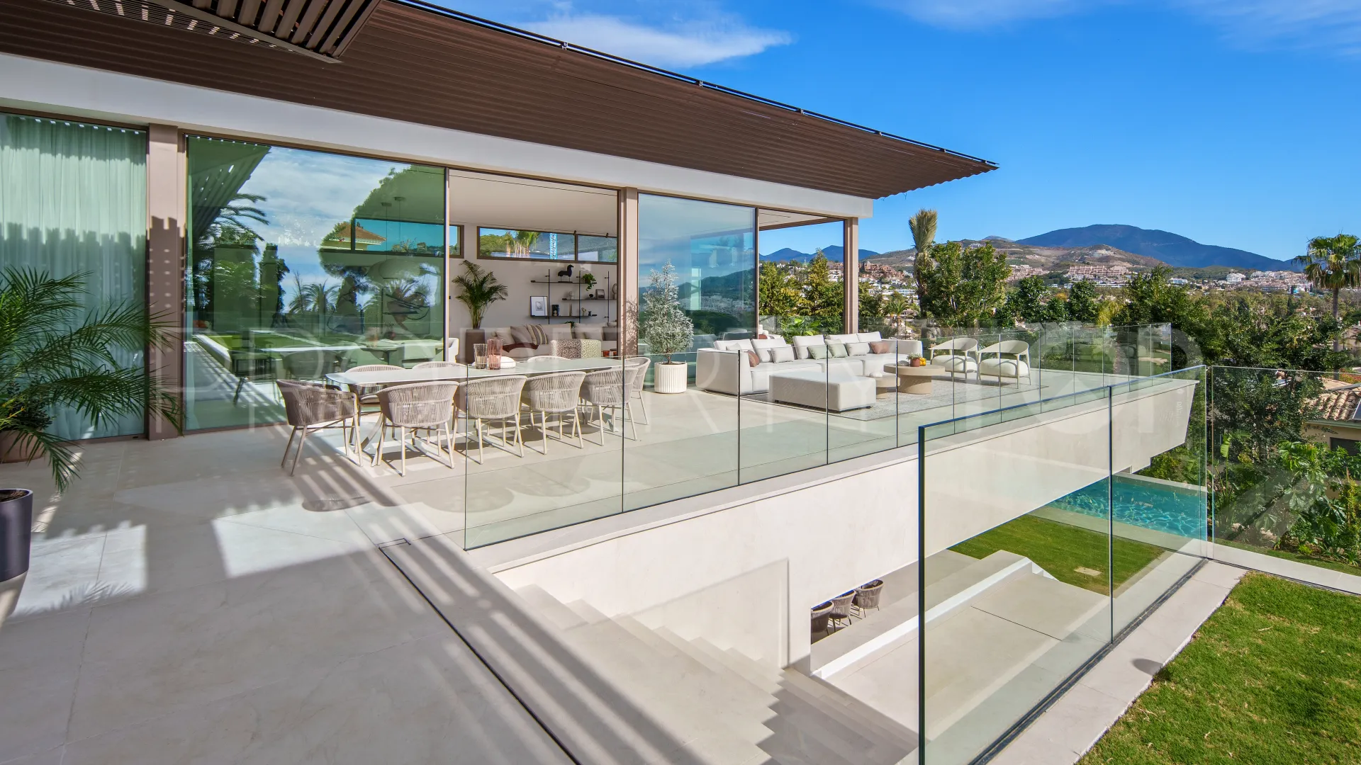 Nueva Andalucia, villa de 5 dormitorios en venta