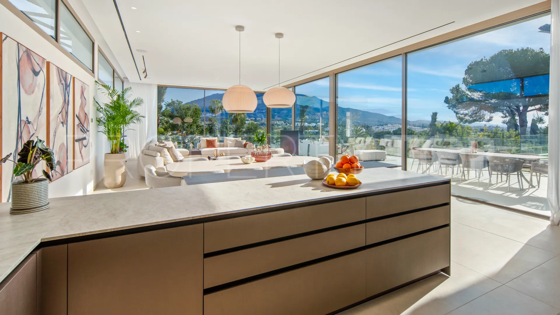 Nueva Andalucia, villa de 5 dormitorios en venta