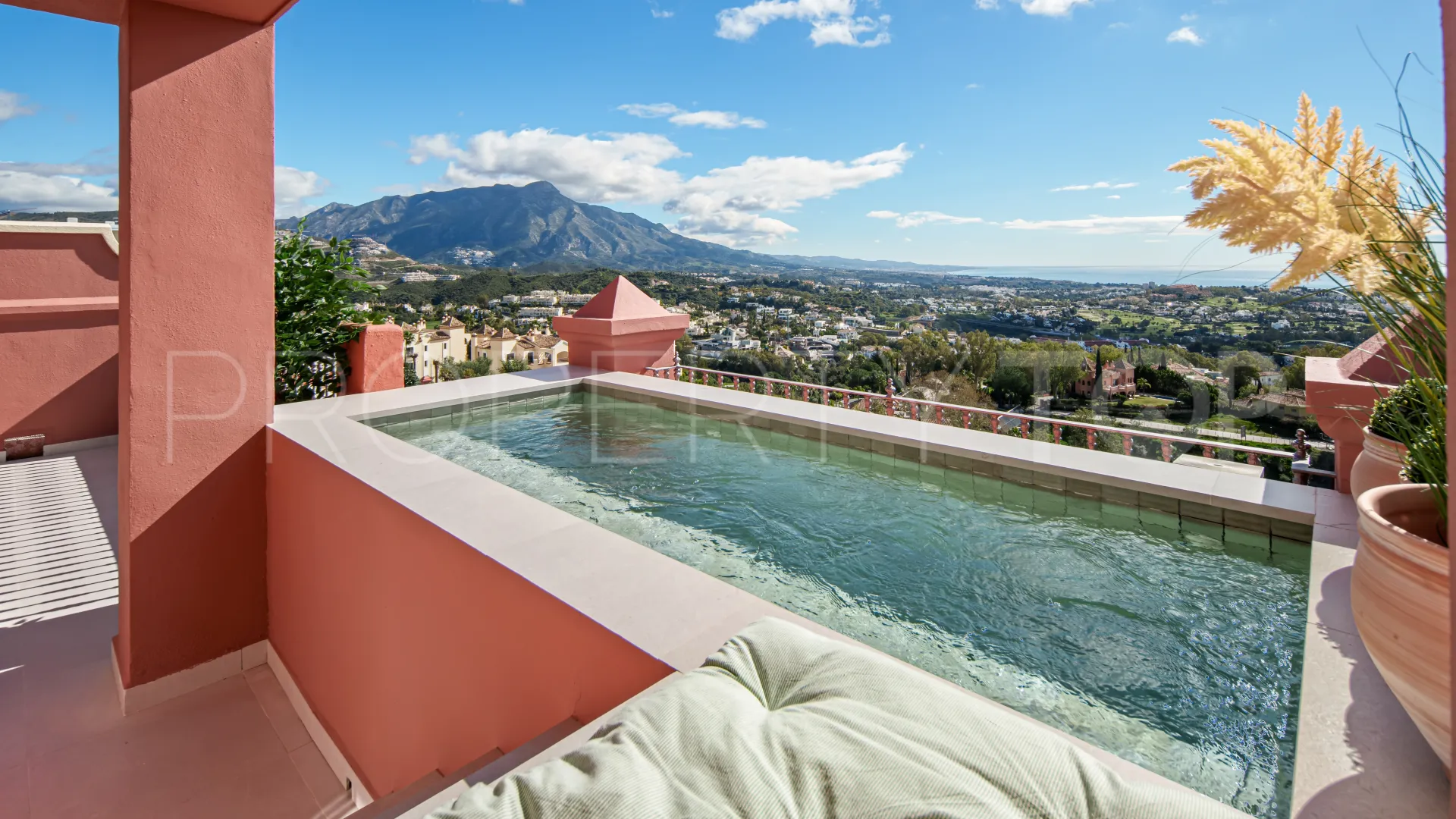 Comprar apartamento de 2 dormitorios en Monte Halcones