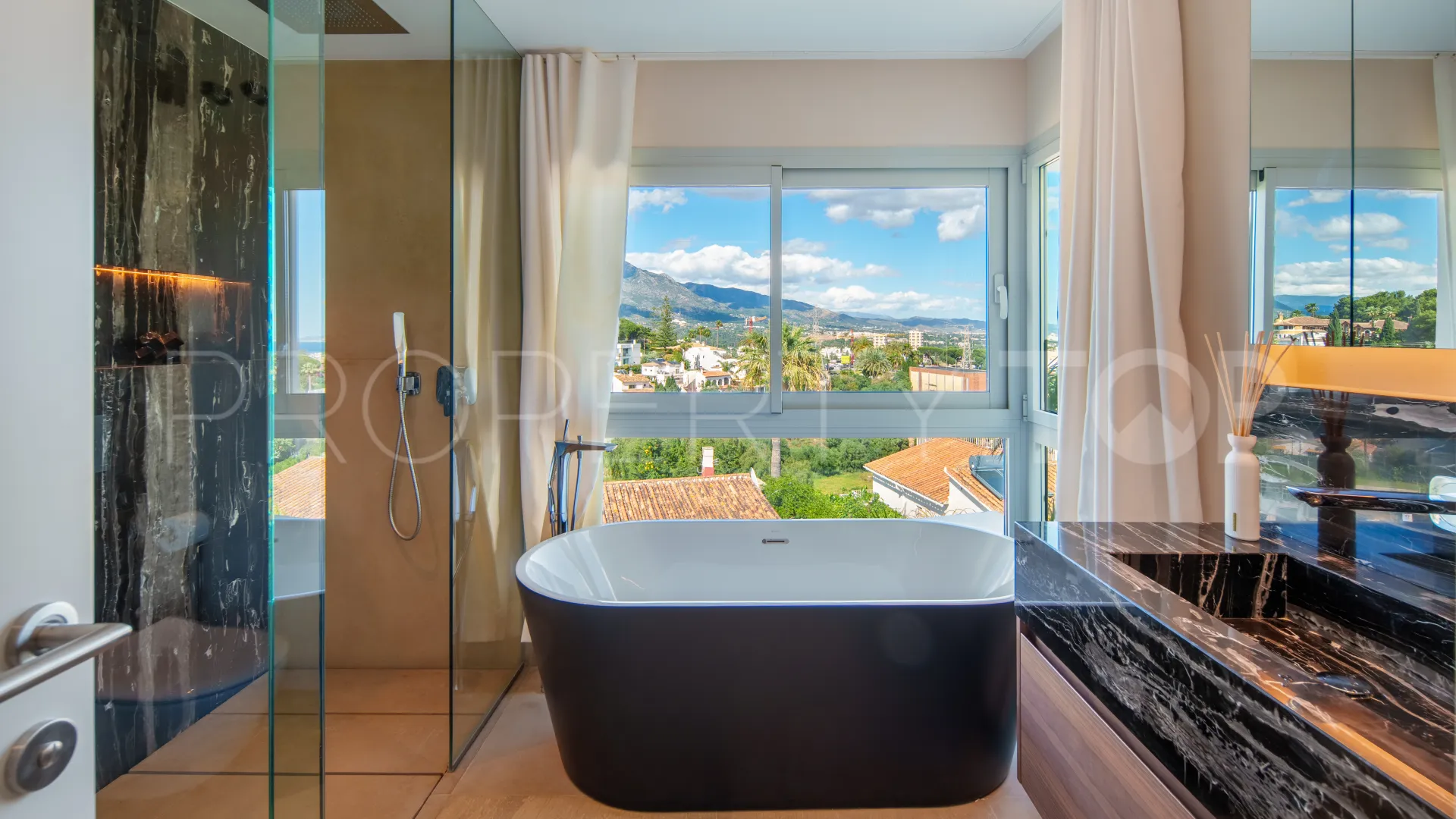 Nueva Andalucia, villa a la venta