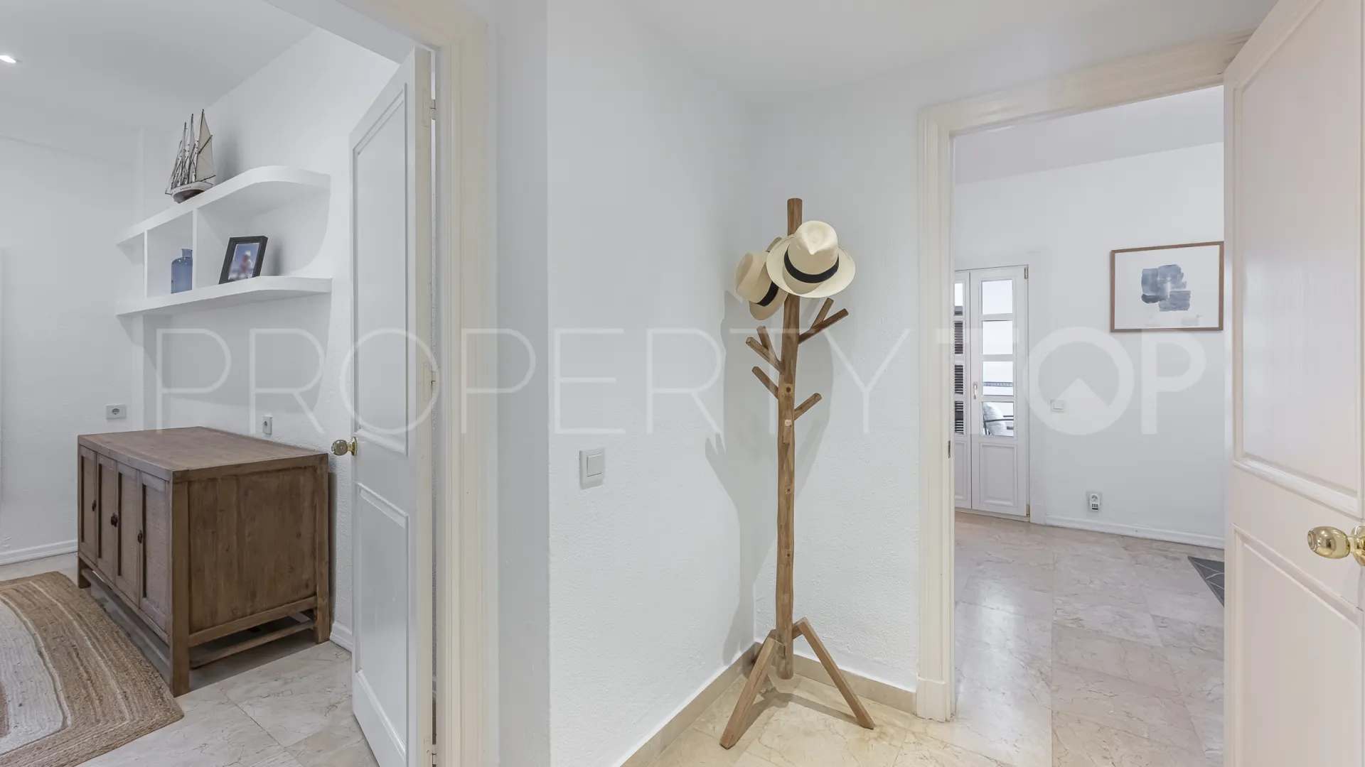 3 bedrooms ground floor apartment in Señorio de Marbella for sale