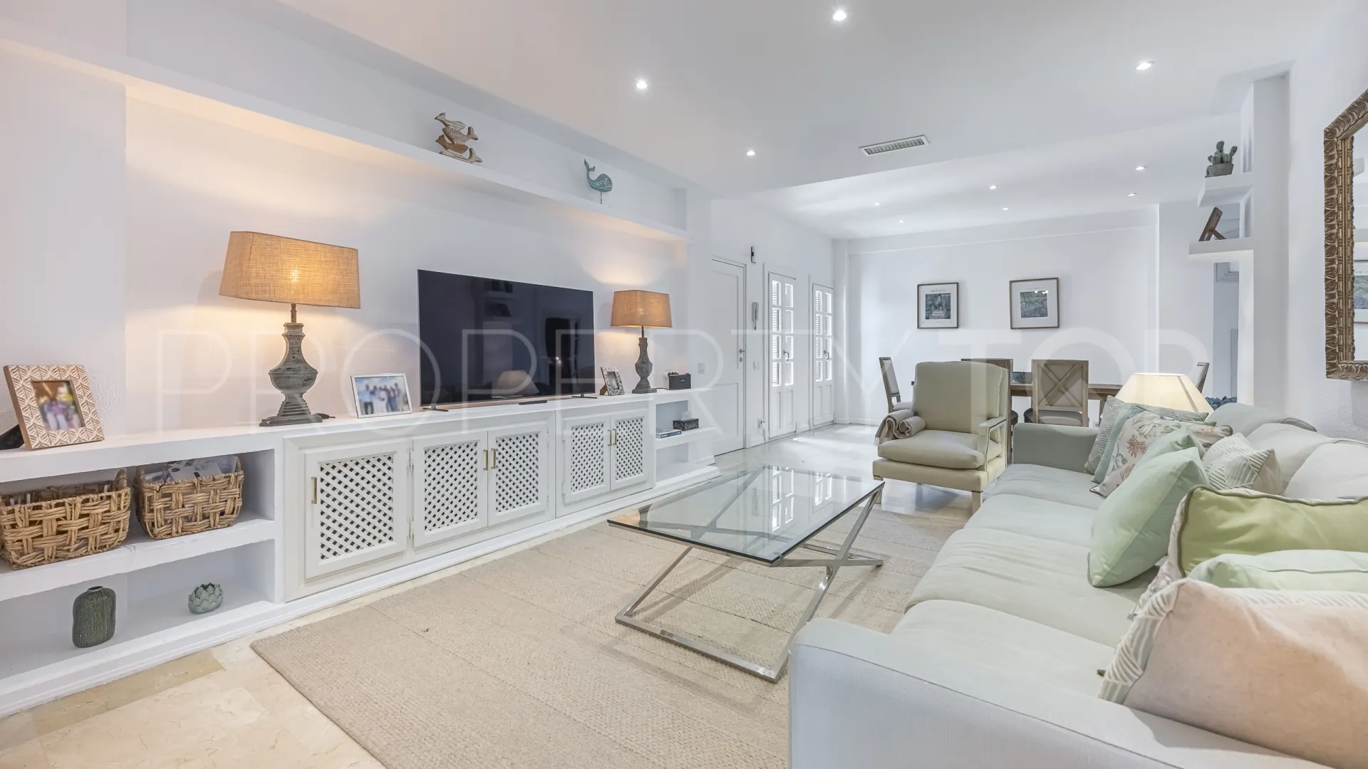 3 bedrooms ground floor apartment in Señorio de Marbella for sale