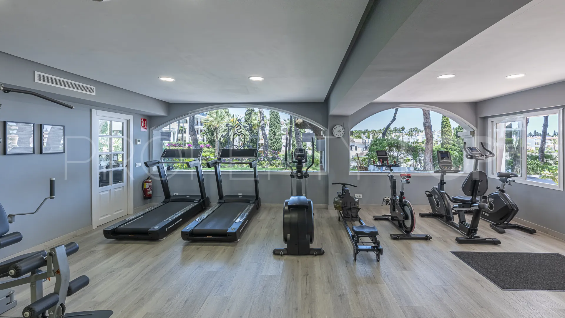 3 bedrooms ground floor apartment in Señorio de Marbella for sale