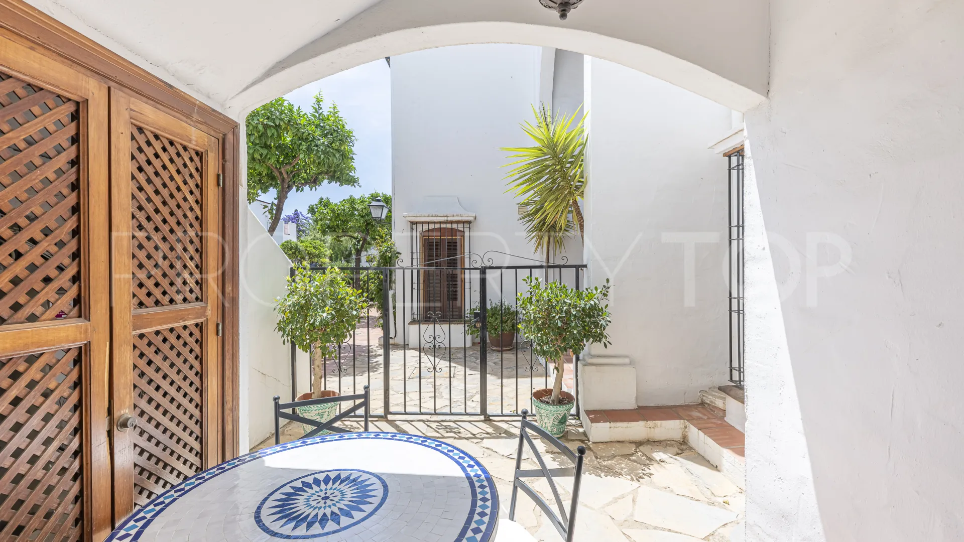 3 bedrooms ground floor apartment in Señorio de Marbella for sale
