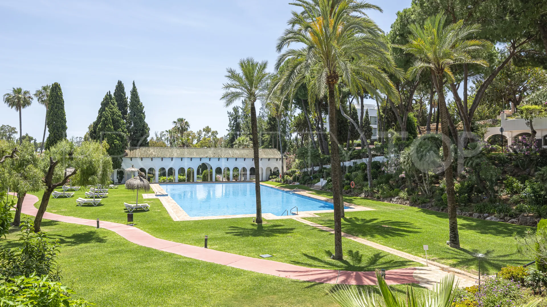 3 bedrooms ground floor apartment in Señorio de Marbella for sale