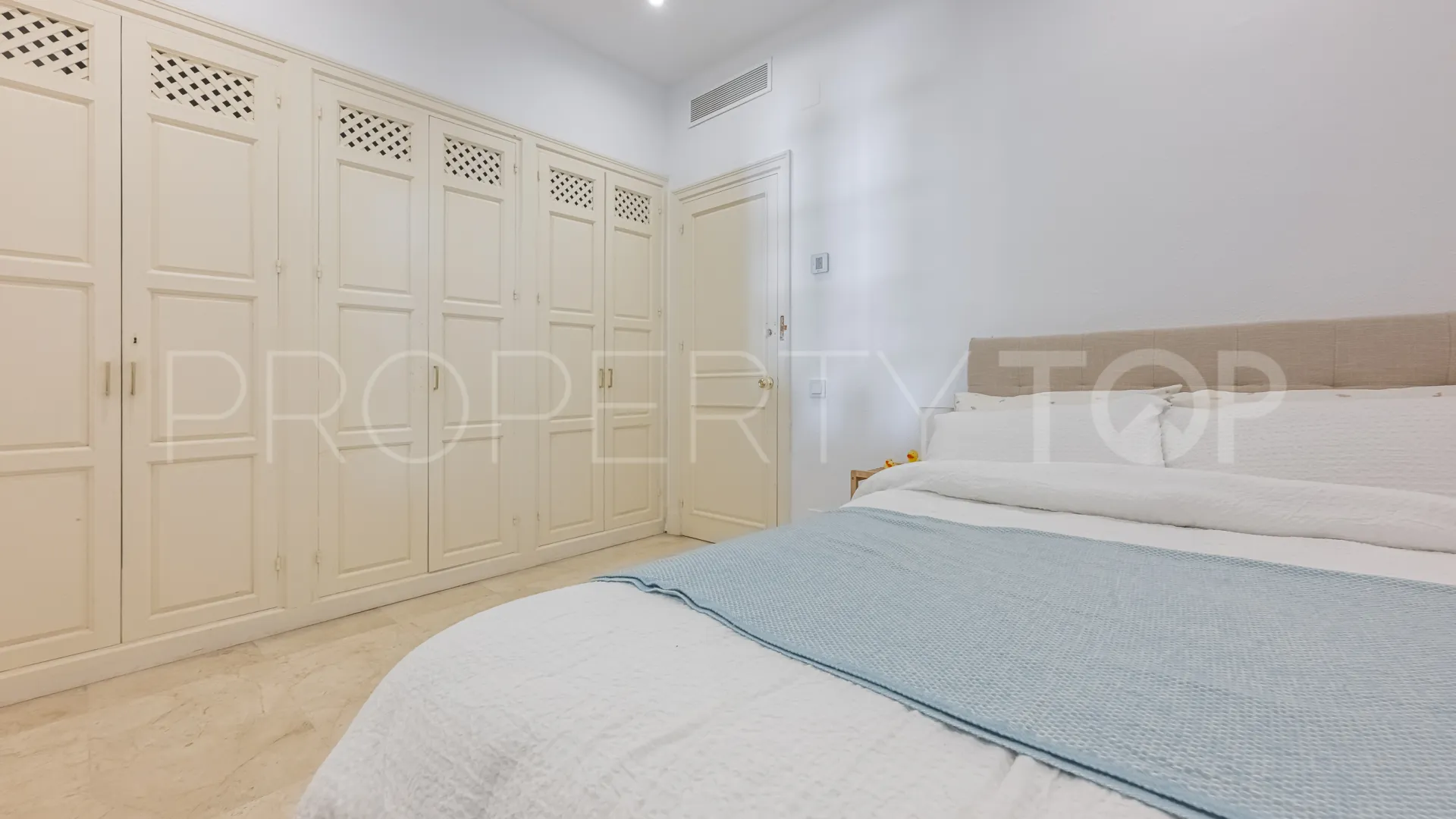 3 bedrooms ground floor apartment in Señorio de Marbella for sale