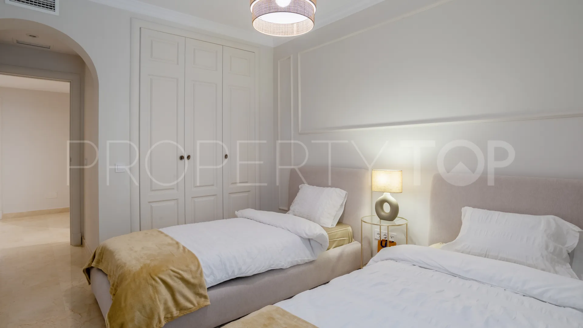 Se vende apartamento planta baja en Marbella Golden Mile