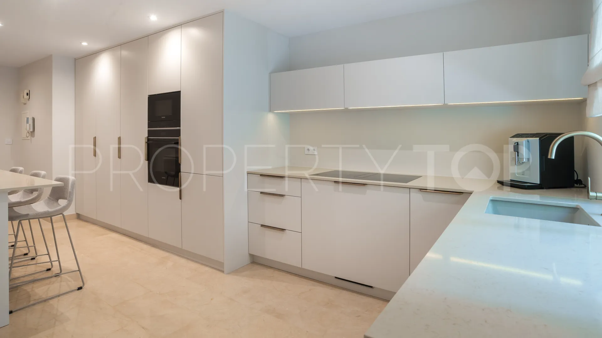 Se vende apartamento planta baja en Marbella Golden Mile