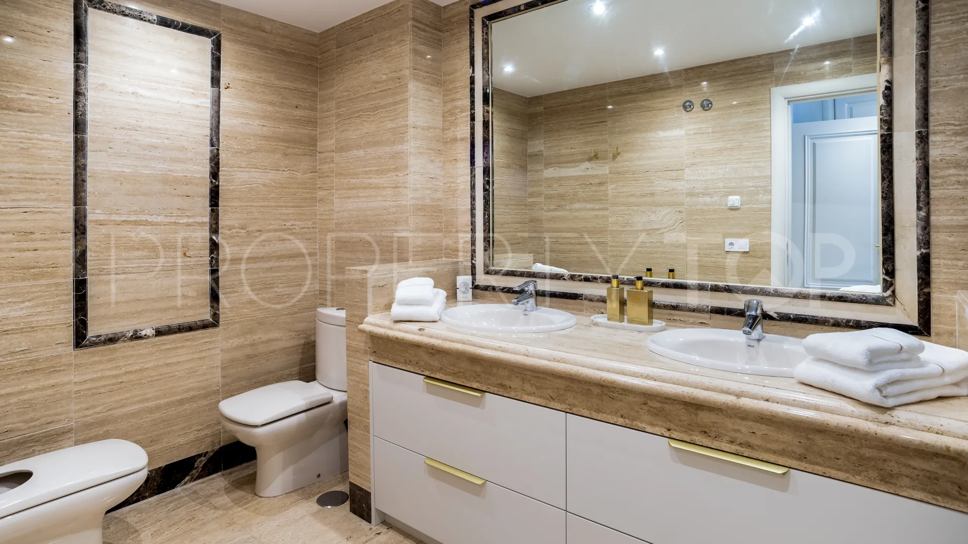 Se vende apartamento planta baja en Marbella Golden Mile