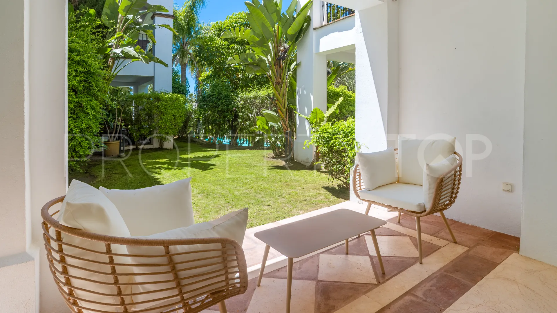 Se vende apartamento planta baja en Marbella Golden Mile