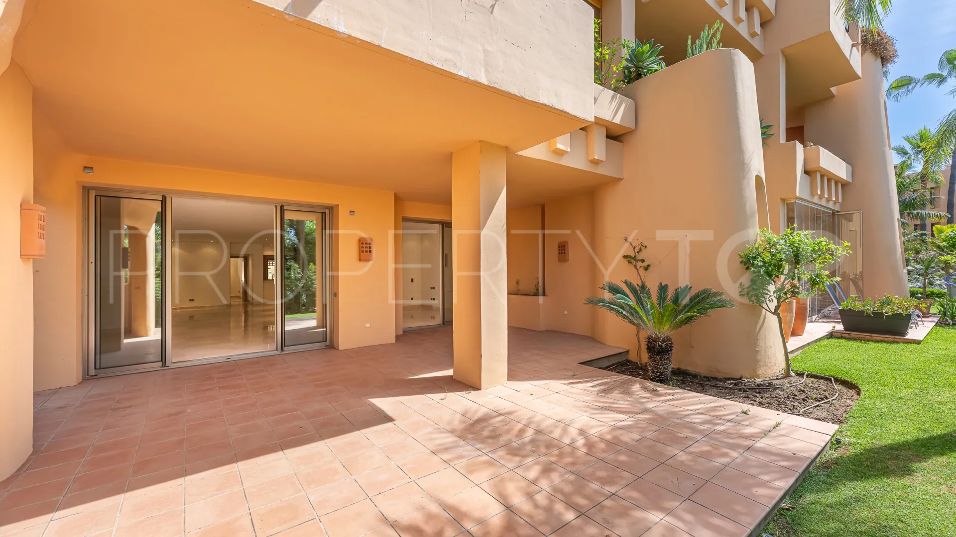 Ground floor apartment with 2 bedrooms for sale in Mansion Club