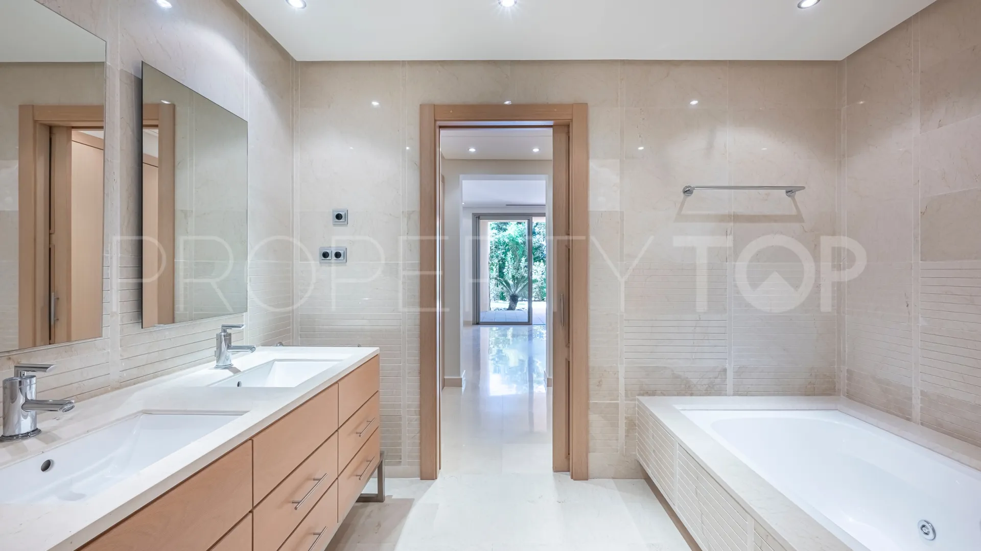 Ground floor apartment with 2 bedrooms for sale in Mansion Club
