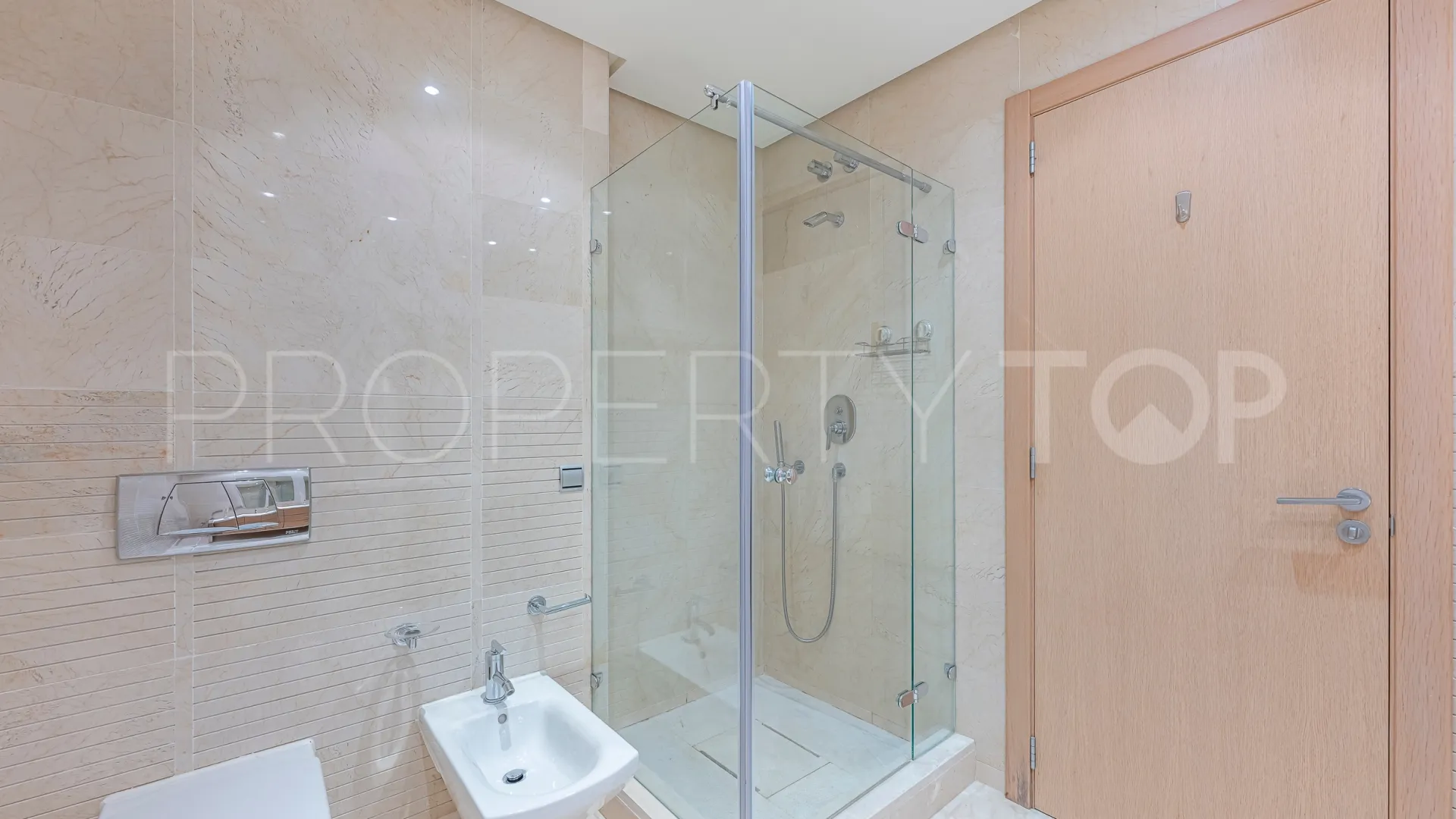 Ground floor apartment with 2 bedrooms for sale in Mansion Club