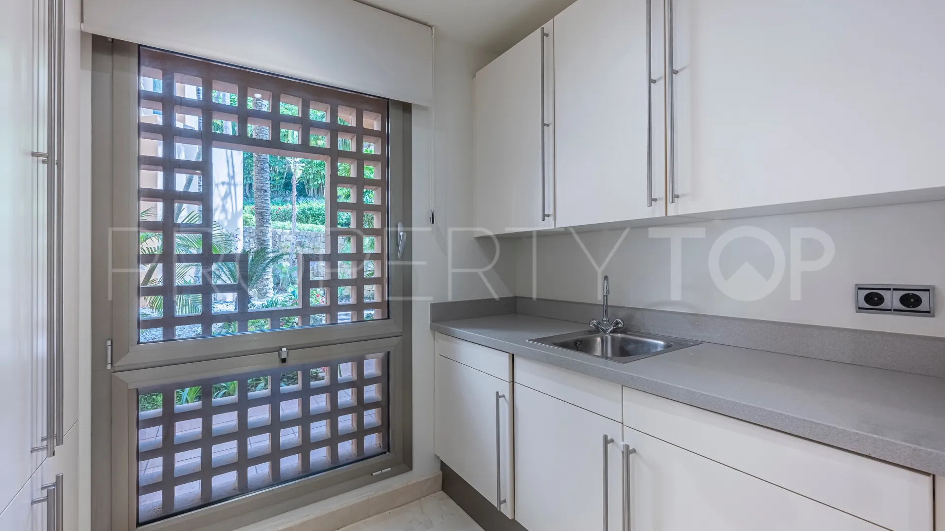 Ground floor apartment with 2 bedrooms for sale in Mansion Club