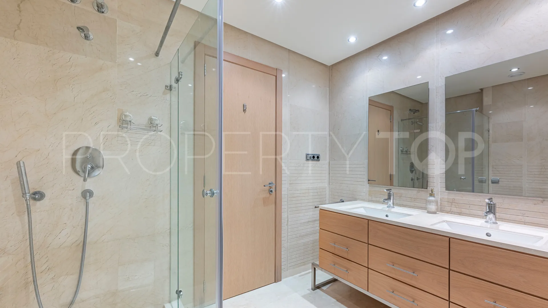 Ground floor apartment with 2 bedrooms for sale in Mansion Club