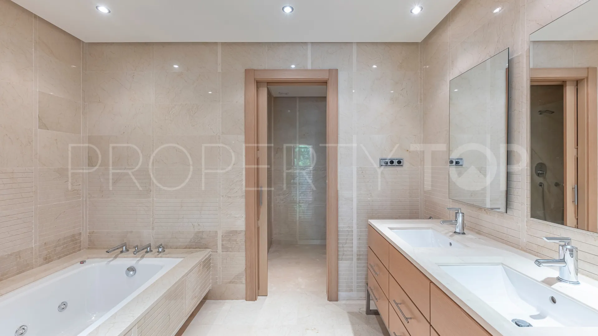 Ground floor apartment with 2 bedrooms for sale in Mansion Club