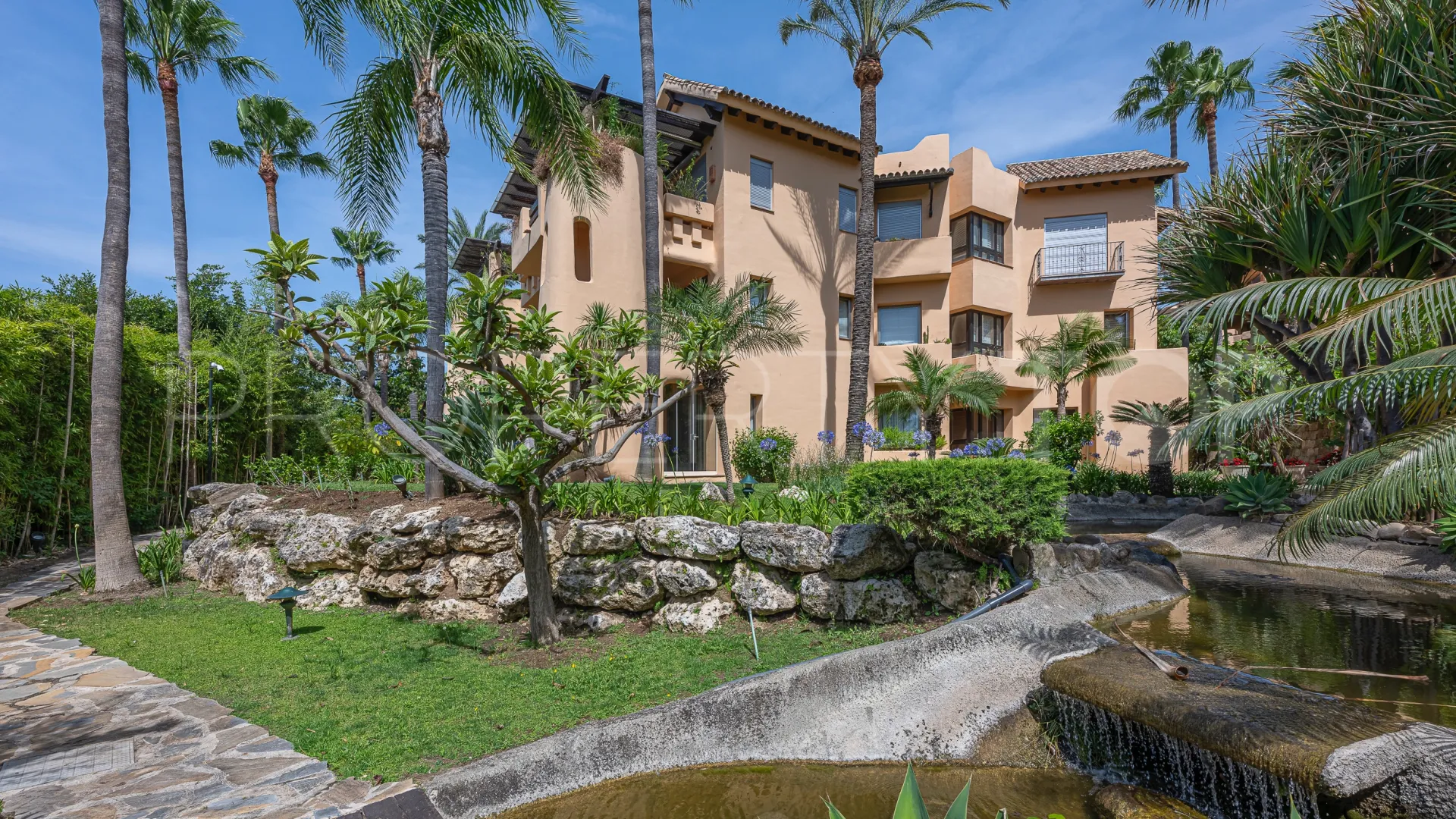 Ground floor apartment with 2 bedrooms for sale in Mansion Club