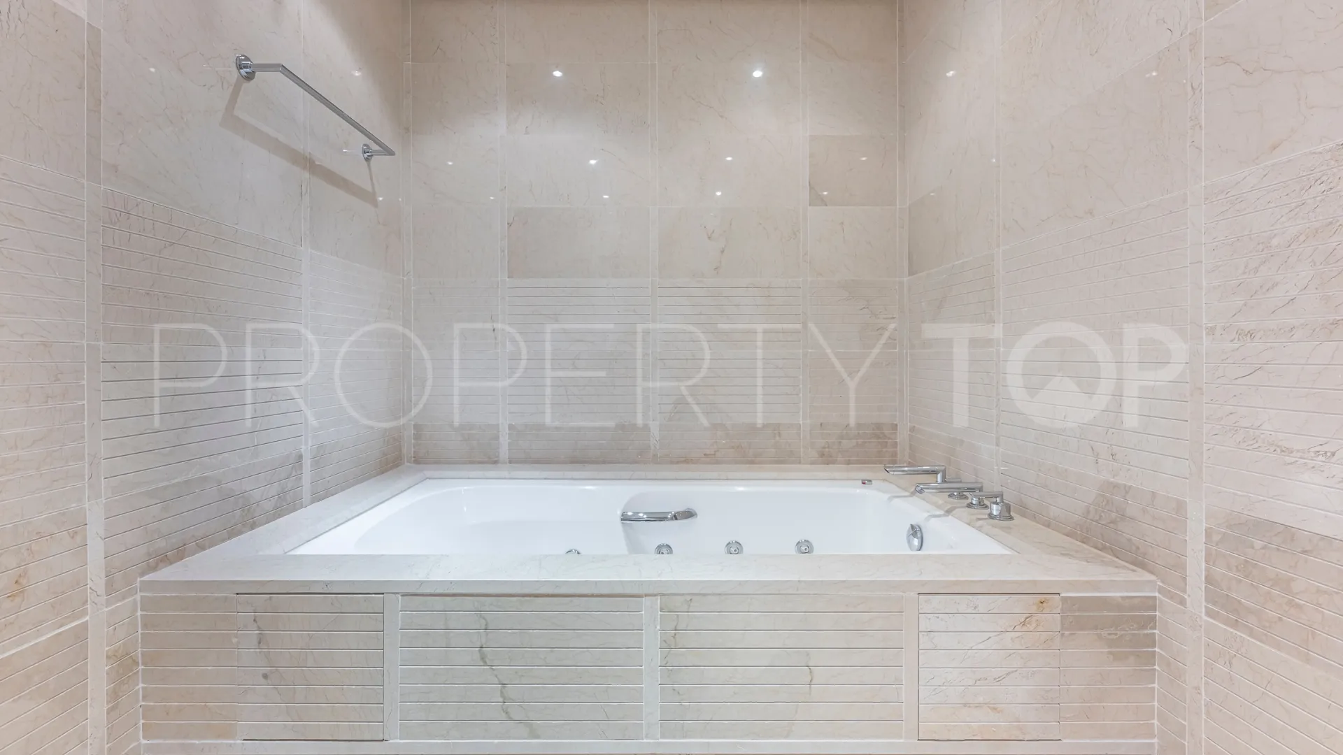 Ground floor apartment with 2 bedrooms for sale in Mansion Club