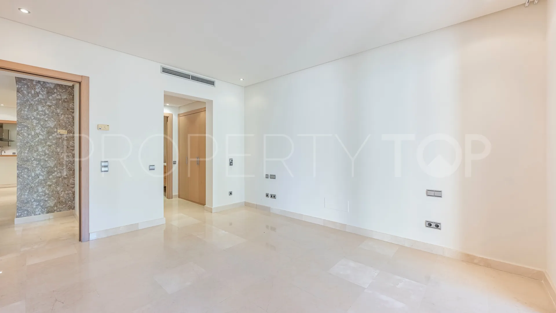 Ground floor apartment with 2 bedrooms for sale in Mansion Club
