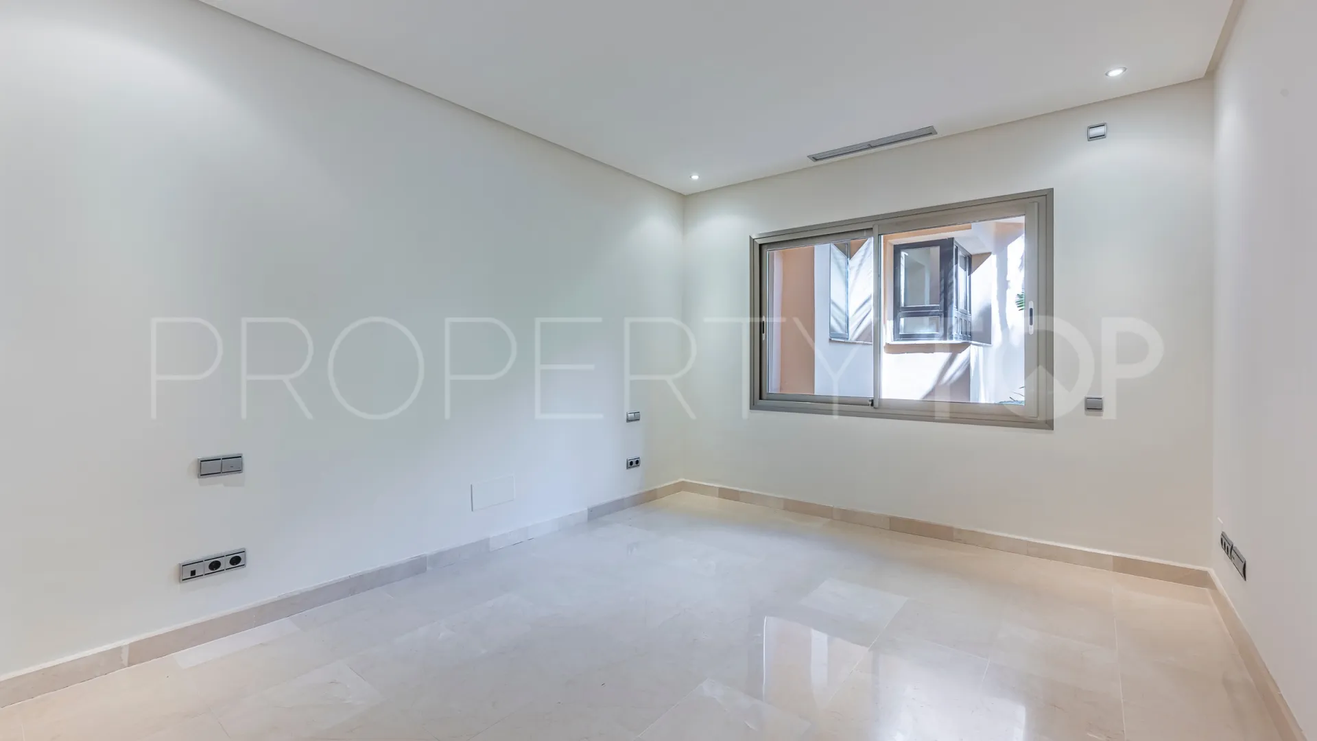 Ground floor apartment with 2 bedrooms for sale in Mansion Club