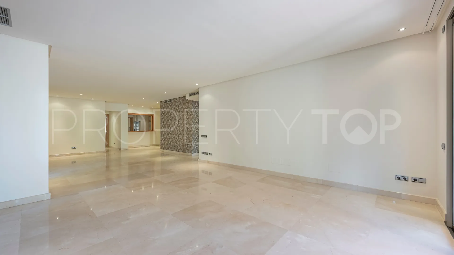 Ground floor apartment with 2 bedrooms for sale in Mansion Club