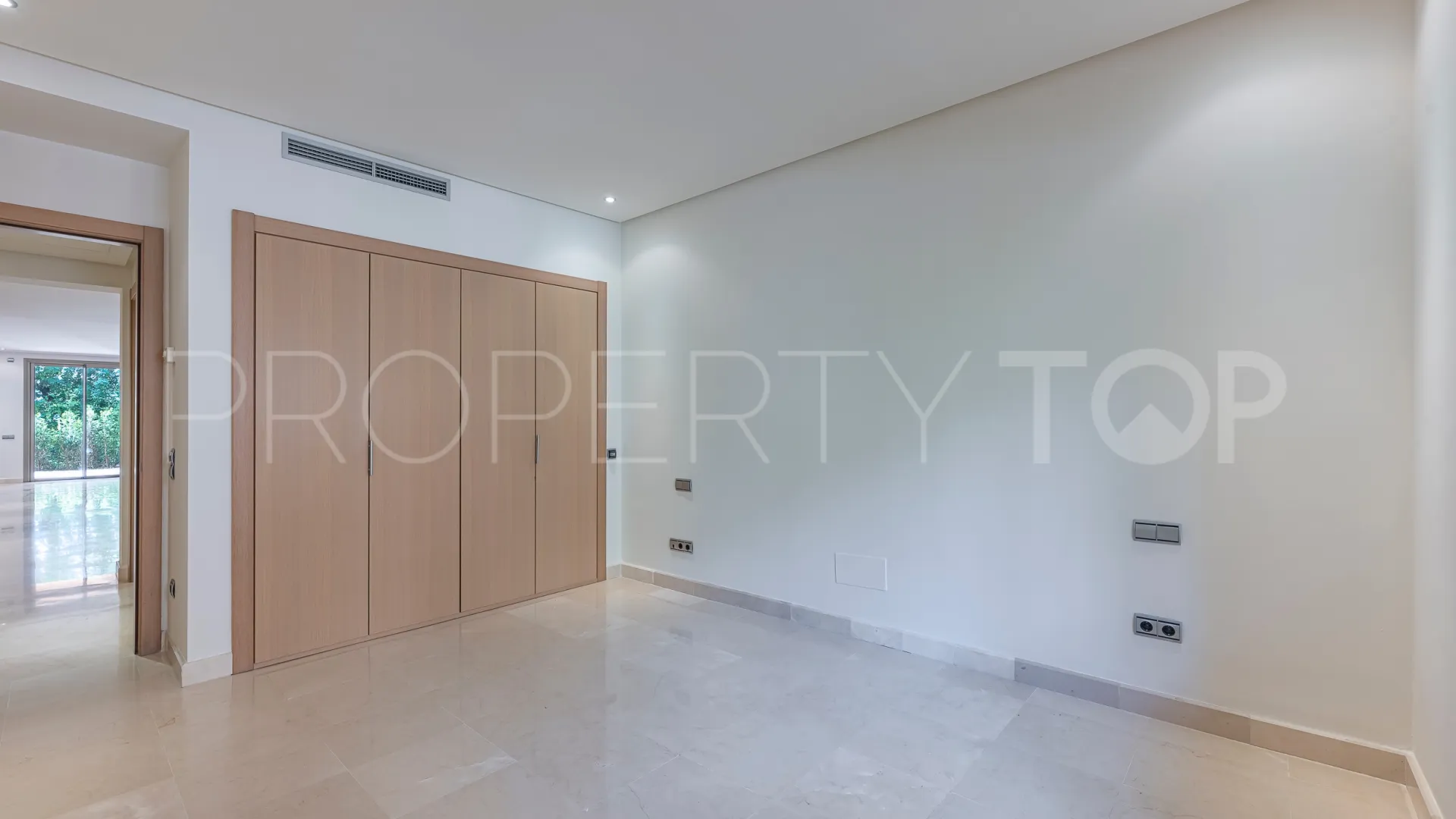 Ground floor apartment with 2 bedrooms for sale in Mansion Club