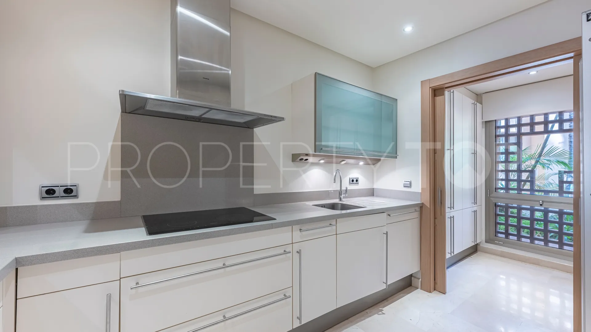 Ground floor apartment with 2 bedrooms for sale in Mansion Club