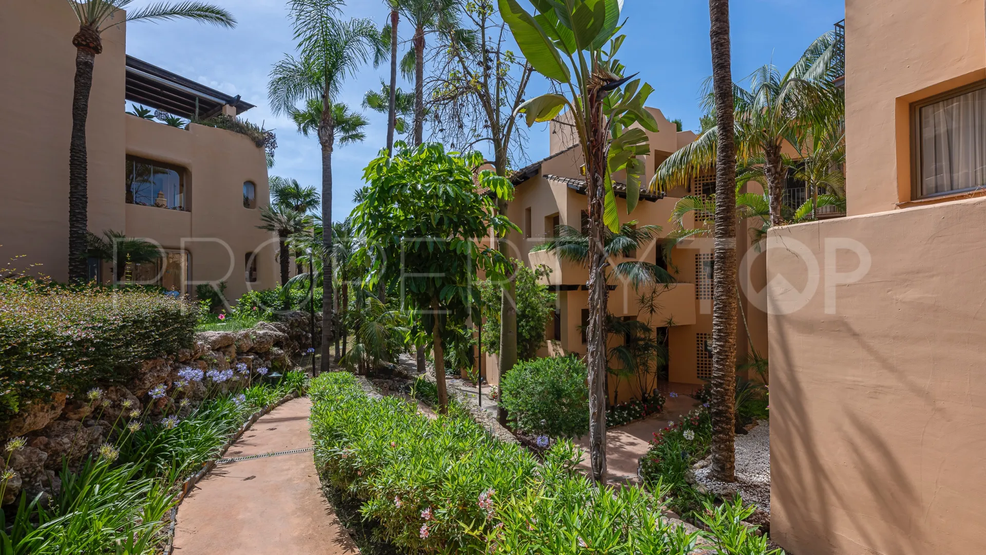 Ground floor apartment with 2 bedrooms for sale in Mansion Club